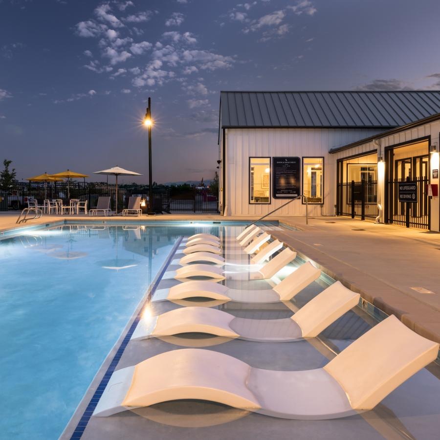 tanning shelf with in-pool loungers
